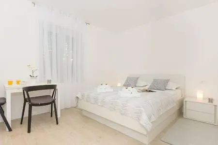 New Near 123 Apartment Split