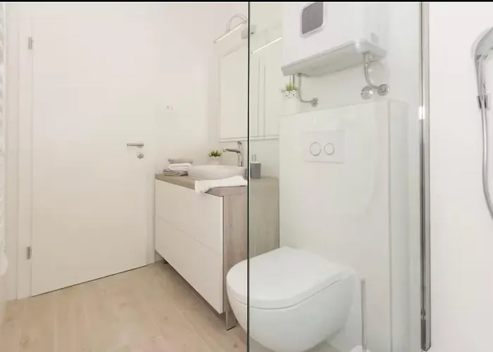 Apartment New Near 123 *