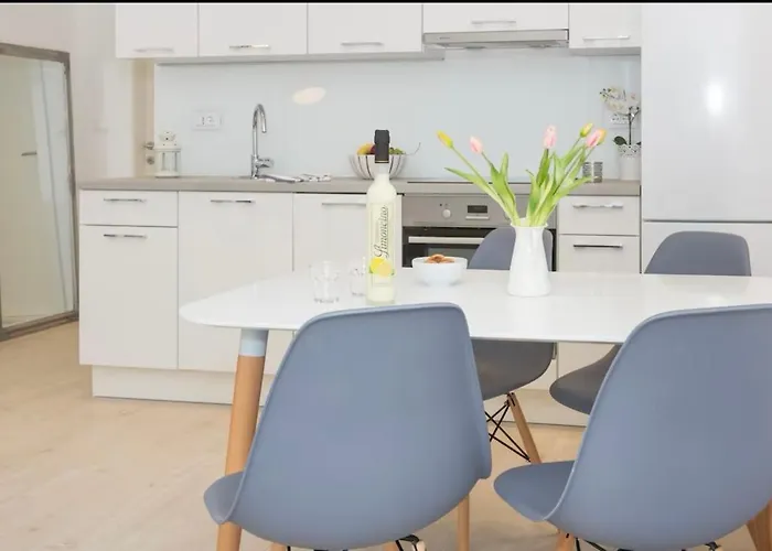 New Near 123 Apartment Split