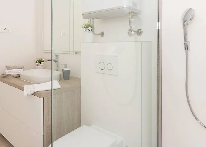 Apartment New Near 123 *