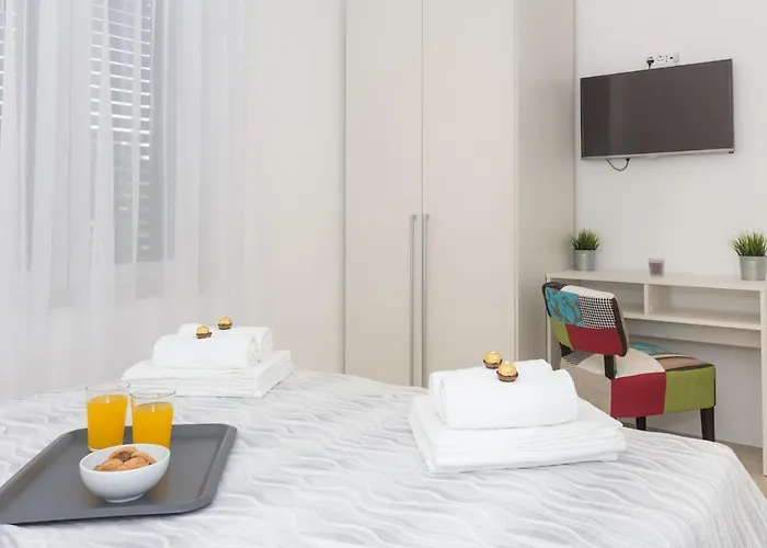 Apartment New Near 123 *