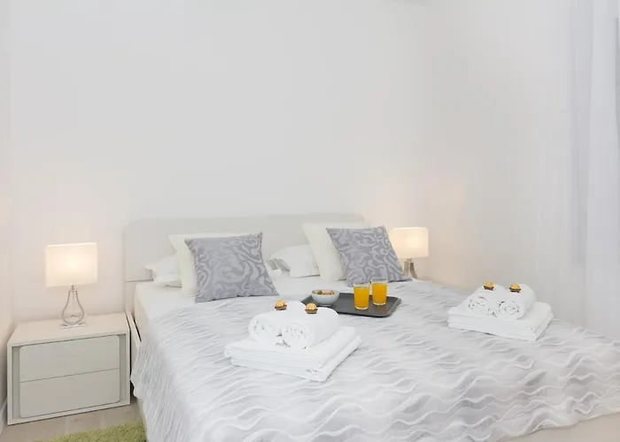 New Near 123 Apartment Split