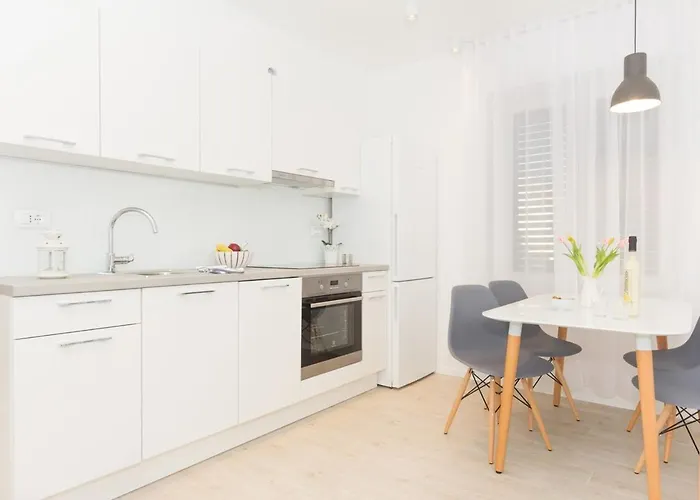 New Near 123 Apartment Split