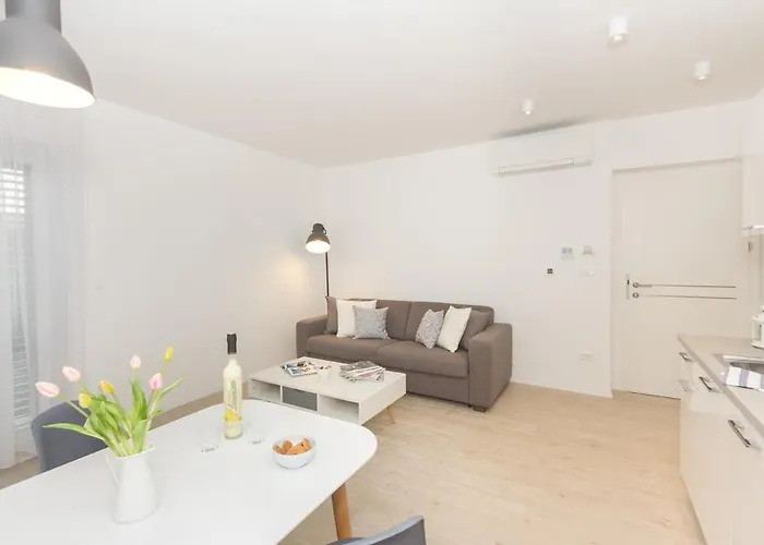 Apartment New Near 123 *