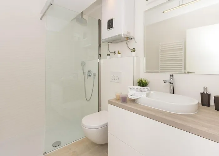 New Near 123 Apartment Split