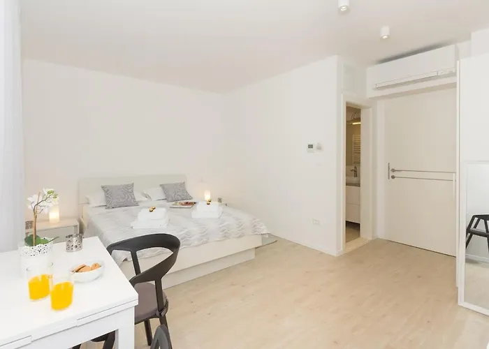 Apartment New Near 123 *